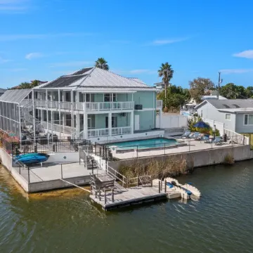 Water Front/ Free Heated Salt Water Pool/Game Room/Amenities Galore