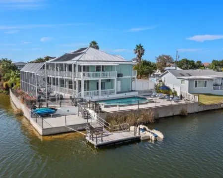 Water Front/ Free Heated Salt Water Pool/Game Room/Amenities Galore Hotels in Hernando Beach