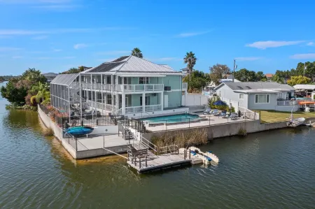 Water Front/ Free Heated Salt Water Pool/Game Room/Amenities Galore Отели в г. Эрнандо-Бич