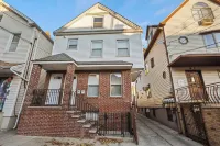 Spacious 4-bedroom apartment with WiFi, AC in enjoyable Newark