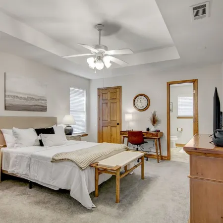 Beautiful Home with Amazing Back Patio.  3Br / 2BTH - Sleeps 8.