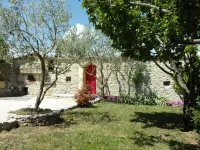 Gîte la FENIERE in stone farmhouse, nature and calm, heated swimming pool