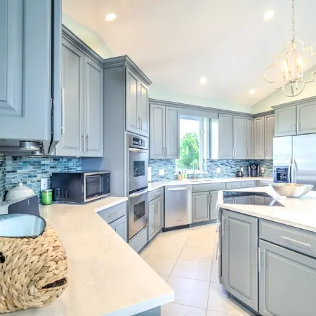 Island Luxury, Upscale, Walk to Sombrero Beach!