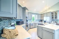 Island Luxury, Upscale, Walk to Sombrero Beach!