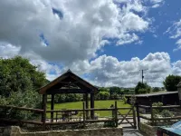 Whatley Cottage, Rural Retreat. Pet Friendly.