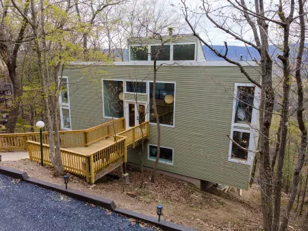 Bryce Resort Retreat in Shenandoah w/ Amazing Views Отели в г. Басай