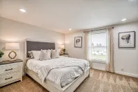 Modern 8 BR duplex in Tacoma! -Both sides included