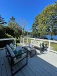 WATERFRONT w/Kayaks & SUP’s ★ Pet friendly ★ HOT TUB★Firepit & FPL★Deck & Patio