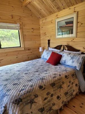 Cabin: Lower Winter prices! Snowbirds Welcome!  Bring your boat for fall fishing Hotels in Carteret County