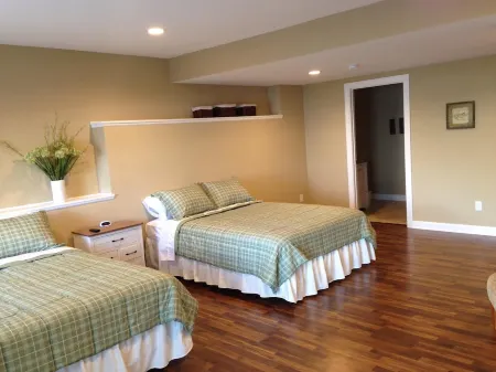 Fall is BEAUTIFUL @ LAKE Francis!  Winter Specials, flexible, inquire!