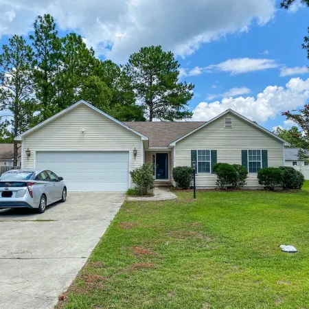 Pinehurst FORE-Bedroom Ranch with Golf Garage & Fenced Large Yard
