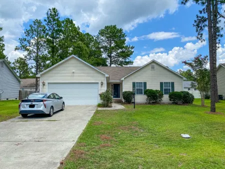 Pinehurst FORE-Bedroom Ranch with Golf Garage & Fenced Large Yard