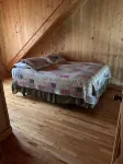 RIVERFRONT 2 STORY, 4 BR, 2 Bath, Washer/Dryer, HOT TUB, Pet Friendly