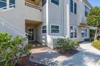 Newly Updated St. Pete 2-BR Condo on Isla Del Sol