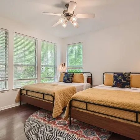Business Friendly Central Austin 3/2 Townhome w/ Pool!