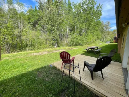 Lovely 3 Br, Outdoorsman's Haven, Sled Access/ATV Отели в г. Лаймстон