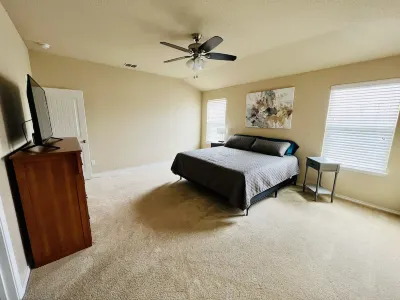 San Antonio home near BMT, Riverwalk, Alamo, and Sea World Hotels near Southwest Legacy Stadium