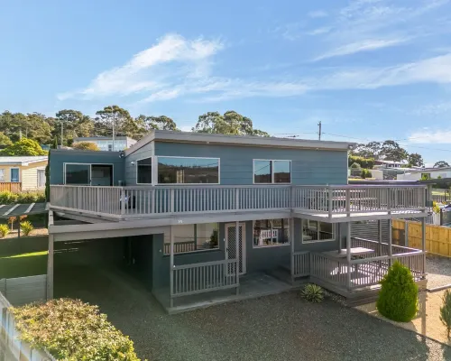 Escape to Coastal Tranquility - 400m from Primrose Sands Beach Hotels in Sorell