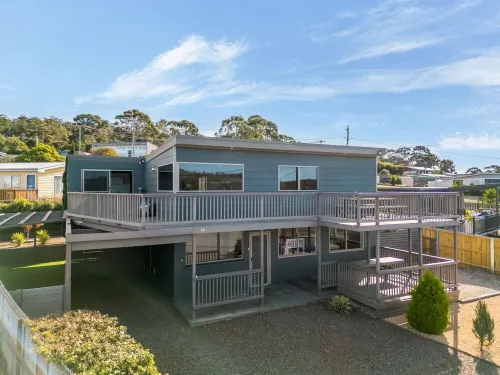 Escape to Coastal Tranquility - 400m from Primrose Sands Beach Hotels in Sorell