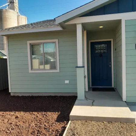 New townhouse, Class 2 EV charger, private back patio,  muscle car garage