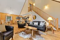Cozy Log Cabin in Hocking Hills! Hot Tub! Pool Table! Pet Friendly!
