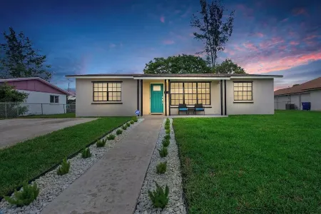 Modern getaway near the beach with room for a boat
