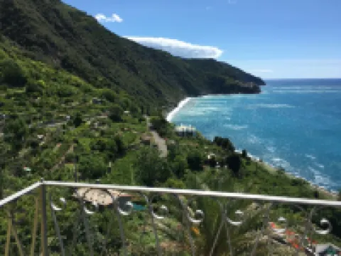 ELEGANT APARTMENT WITH EXTRAORDINARY SEA VIEW IN THE HEART OF THE FIVE LANDS Hotels in Corniglia