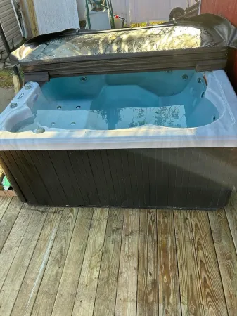 River Road Retreat.  Cabin minutes away from trails w/ hottub & seasonal pool! Отели в г. Пайк