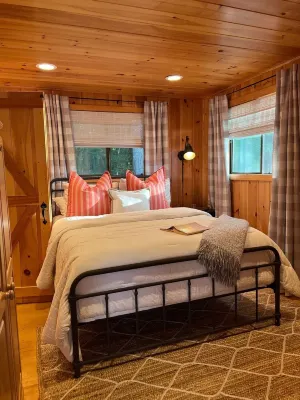 Lake Winni Waterfront Whortleberry Island Cottage, Private Beach, BOAT Required