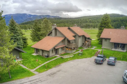 Cozy 2-bedroom condo in pleasant Big Sky on Golf Course, next to Town Center!