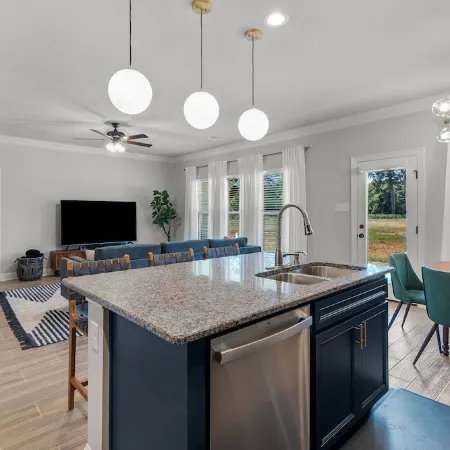 Modern 3 Bed/2 Bath in Haughton