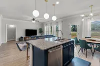 Modern 3 Bed/2 Bath in Haughton