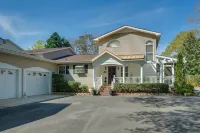 Waterfront Pet Friendly Fishing Pier, 5 Min to Beach, Sleeps 8+, Kayaks & Bikes!