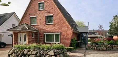 Spacious vacation apartment in a central and quiet location with terrace