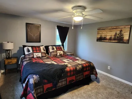 The Farm in Volga sits on 7 acres w/ a pond! Отели в г. Clayton County