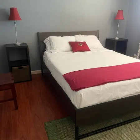 COZY HOME WITH SPARKLING POOL AND PET  FRIENDLY