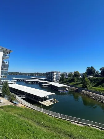 LAKEFRONT 2 BED/2 BATH CONDO W/ BOAT SLIP +3 POOLS & 2 HOT TUBS @ 2MM