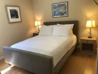 Modern Log house! Private Pool! Spa! Close to town