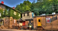 In Town Loft Apartment in 19th C Stone Wireworks Factory (2000+ sq ft) - 4-Star
