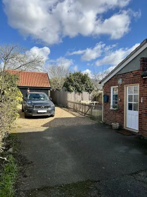 Cosy country cottage with lots of local walks, and short drive into Woodbridge Các khách sạn gần St John's Church, Woodbridge