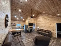 New Cabin built in 2022. 2 minutes away from multiple trailheads!  Sleeps 8