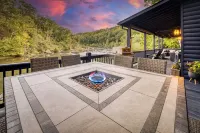 Riverfront - Hot Tub - kayaks - fire pits - 4 king beds - awesome views-wildlife