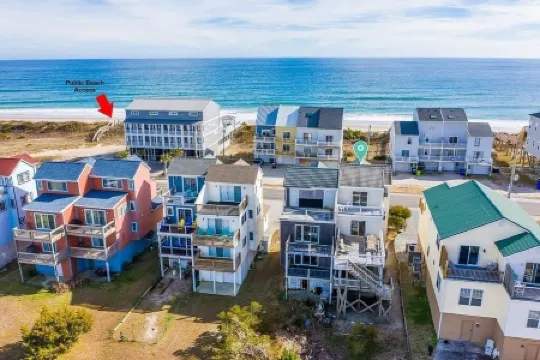BEACH PLEASE! Amazing Ocean and Sound Views with Easy Beach Access! Pet Friendly