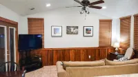 Oma's Haus in Franklin - Near Franklin Ranch Baseball Fields!