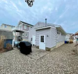 Avalon 3Br Bayside Retreat: Sleeps 7, Large Porch, Outdoor Shower & Grill