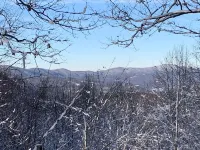 Pine Ridge retreat on Beech Mountain, quiet with fireplace and mountain views!