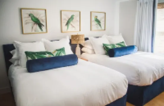 Perfect SSI Village location, Beautifully designed, WALK to dinner/shopping/park