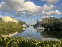 Beachside Historic Cottage Apartment – Steps to Sand