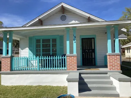 Adorable 2 BR Bungalow Near DT, NAS, Beaches