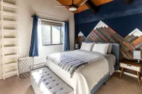 Couple's Mountain Retreat: Summer Paradise! Views, Hiking, Biking, and More!